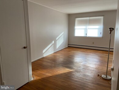 661 Dixon St, Allentown, PA 18103 - photo 4