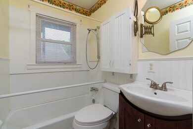 1st Floor Bath1