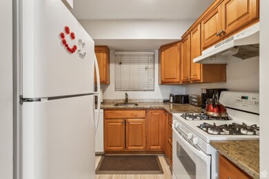 251 S 700 E unit 11, Salt Lake City, UT 84102 - photo 5
