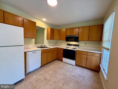 2814 Kingston Dr, Sinking Spring, PA 19608 - photo 4