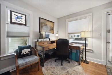 04_606Howard_10001_LivingRoom_LowRes