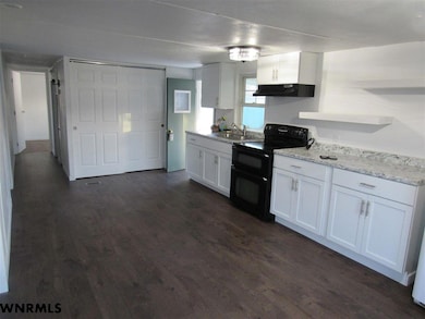 2310 W 15th St, Scottsbluff, NE 69361 - photo 2