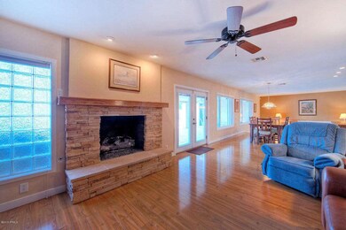 DEN / FAMILY ROOM