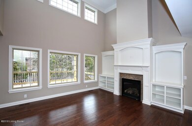 Great rm, vaulted ceiling, covered deck
