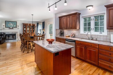 661 Chestnut Hill Rd, Wakefield, RI 02879 - photo 4