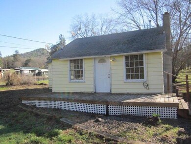 11282 Blackwell Rd, Central Point, OR 97502 - photo 2