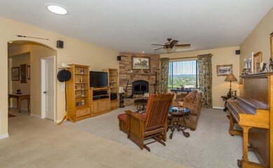 006_Living Room