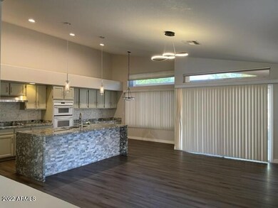 1710 Yucca kitchen