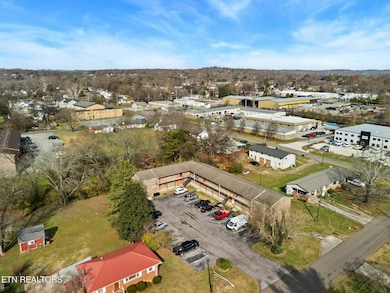 211 Elyria Dr, Knoxville, TN 37912 - photo 2