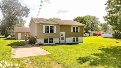 206 Selma St, Eldon, IA 52554 - photo 2