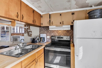 CREM - 142 Moncks Corner Rd-stove