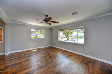 006_Living Room