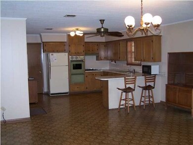 906 Roberta St, New Iberia, LA 70560 - photo 3