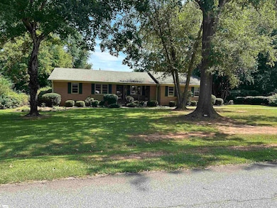 101 Sumter St, Clinton, SC 29325 - photo 2