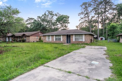 1204 Crescent Blvd, Cleveland, TX 77327 - photo 2