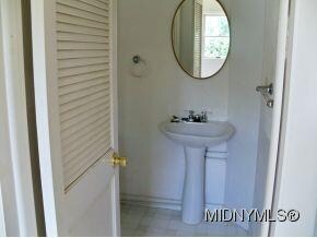 1/2 BATH 810 SIDE