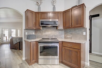 801 N Longmore St-11