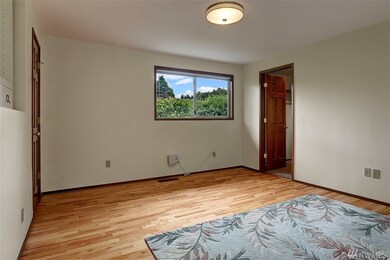 1004 Daley St, Edmonds, WA 98020 - photo 4