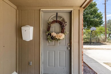 1153 Kerry Ln, Azle, TX 76020 - photo 4