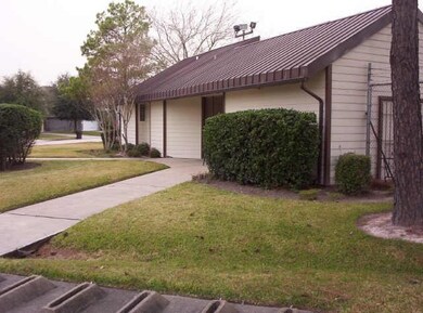 8719 High Mountain Dr, Houston, TX 77088 - photo 2