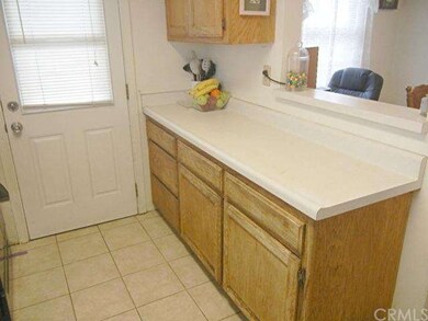 Need room for a buffet? Your guests can fill their