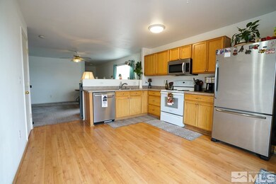 8762 Sunset Breeze Dr, Reno, NV 89506 - photo 4