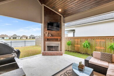 129 San Sebastian Dr, Youngsville, LA 70592 - photo 2