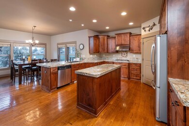 20927 Miramar Dr, Bend, OR 97702 - photo 7