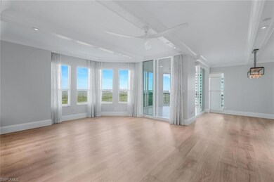 Great room with sleek fan & recessed lighting