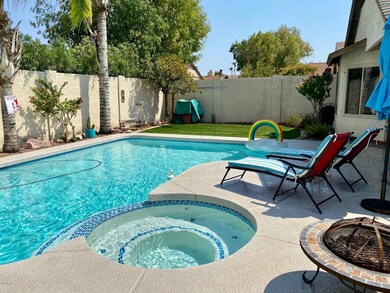 Recla pool w seating