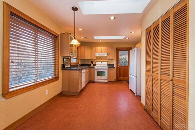 433 NE Hawthorne Ave, Bend, OR 97701 - photo 6