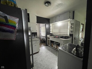 2613 Louise St, Anderson, IN 46016 - photo 6