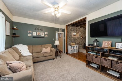 672 Manatawny St, Pottstown, PA 19464 - photo 5