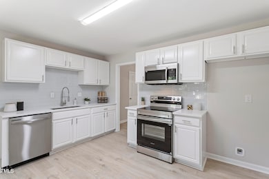 3204 Winfield Ct, Raleigh, NC 27610 - photo 5