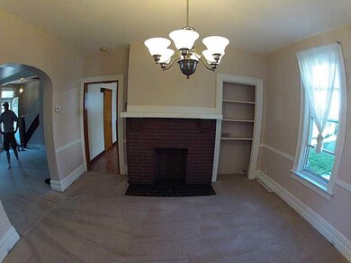 Dining Room. A traditionally large dining room wai