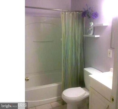 462 Lambert Ct, Halethorpe, MD 21227 - photo 5