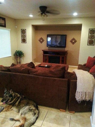 828 Family Room and DOG! Call B4 Viewing