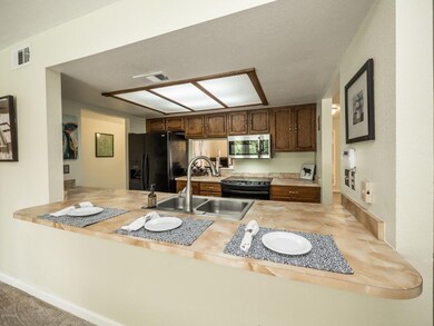 Saguaro - 12Kitchen