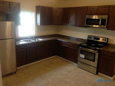 Kitchen. SS FRNT APPL! ALL CABINETS SLOW CLOSE