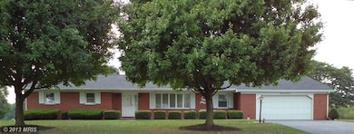 2931 Roosevelt Dr, Chambersburg, PA 17201 - photo 2