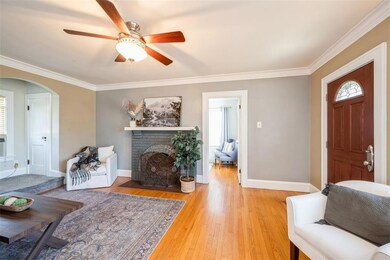 Living Room Going Into Den/Study