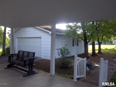 522 Marsh St, Harrisburg, IL 62946 - photo 7
