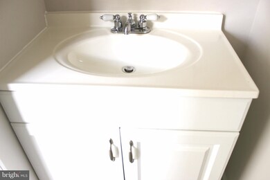 10960 Republic Ct, Manassas, VA 20109 - photo 6