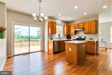 19321 Moon Ridge Dr, Gaithersburg, MD 20878 - photo 2