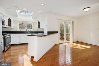 6893 Mclean Province Cir, Falls Church, VA 22043 - photo 5