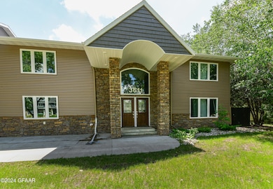 3611 18th Ave S, Grand Forks, ND 58201 - photo 2