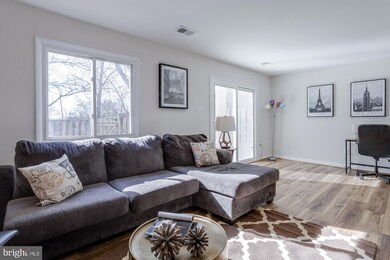 9511 Barcellona Ct, Fairfax, VA 22031 - photo 4