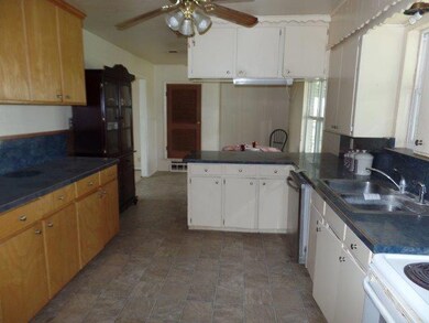 131 South Dr, Springtown, TX 76082 - photo 5