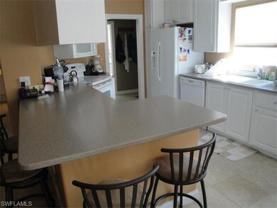 Bright and fully equipped kitchen with Corian coun
