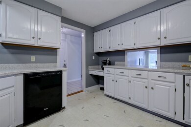 70 Walden Pond Dr, Nashua, NH 03064 - photo 4